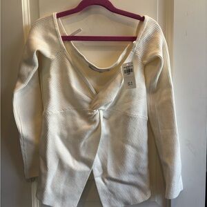 Abercombie cream twist front top. Xs . New